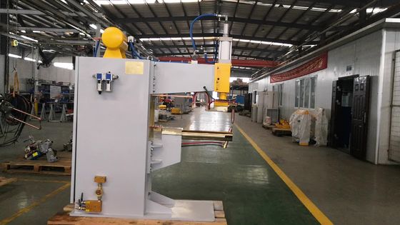 Dobra cena. 50HZ 3,5KN Listy metalowe maszyna spawalnicza CNC Stolik obsługiwany w sieci